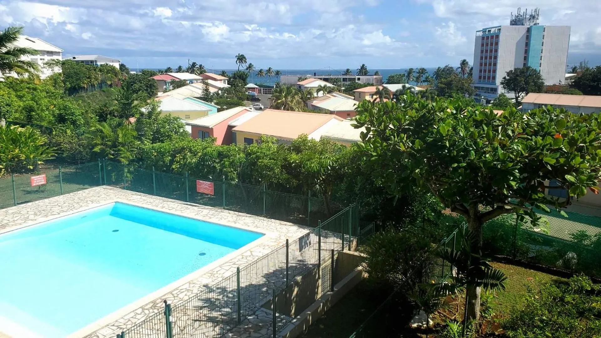 Duplex T2, 4 Adultes, Piscine, Plage A Proximite Le Gosier  Le Gosier (Grande-Terre)